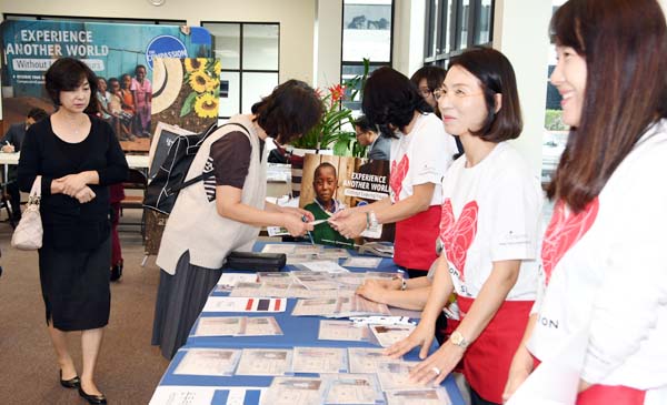 토랜스제일장로교회가 컴패션을 초청해 빈곤국 어린이들과 결연하는 행사를 개최했다. 