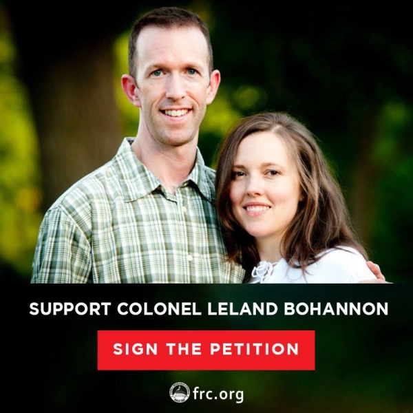 ▲릴랜드 보해넌 대령과 부인의 사진. ⓒFRC 페이스북