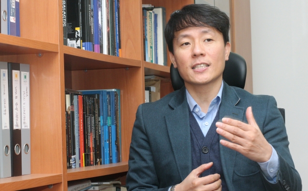 ▲그는 “성경이 하나님의 특별계시라면 자연은 일반계시에 해당한다. 그리고 그런 일반계시를 이해할 수 있는 틀이 바로 과학”이라고 했다. ⓒ김진영 기자