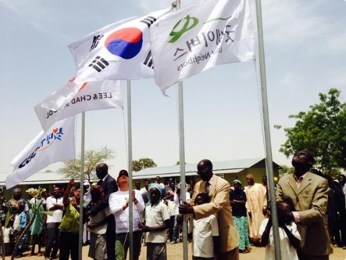 ▲아프리카 차드를 방문해 학교 건립식에 참여했던 가수 이승철. ⓒ 이승철 SNS