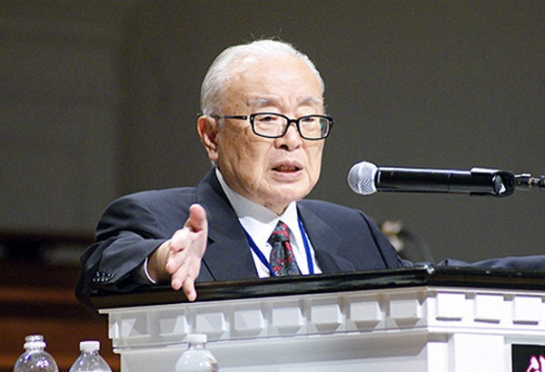 ▲조동진 박사는 신약성경이 계시하는 '종말론적 사도시대의 선교 원리에로의 회귀'가 필요하다며 "제도와 구조를 탈피한 신약성경의 역사적 원형인 그리스도를 믿는 자들의 공동체(Believers' Fellowship)로서, 신약성경의 원형적 교회를 창출하는 선교의 길을 열어야 할 것"이라고 강조했다.