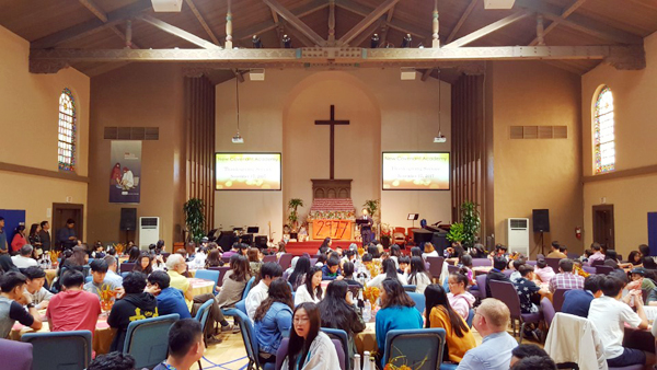 새언약학교 재학생, 부모, 교직원이 함께 추수감사예배를 드렸다.