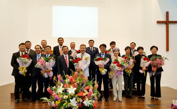 남가주 새소망교회가 입당과 담임 위임, 임직을 감사하는 예배를 드렸다.