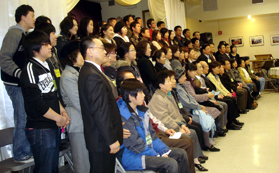 이날 참가한 새신자들은 행사가 끝난 뒤 기념사진을 남겼다