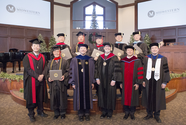 미드웨스턴침례신학대학원의 교수들과 한인 졸업생들