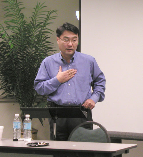 강의를 전하는 김정호 목사