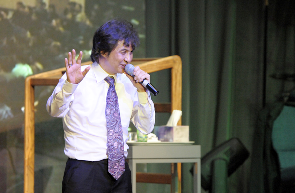 UBM교회에서 메시지를 전하는 김정훈 목사