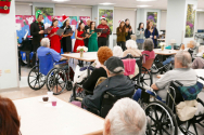 21일 어퍼이스트사이드 양로원에서 노인 60여 명을 대상으로 크리스마스 이벤트를 열었다.