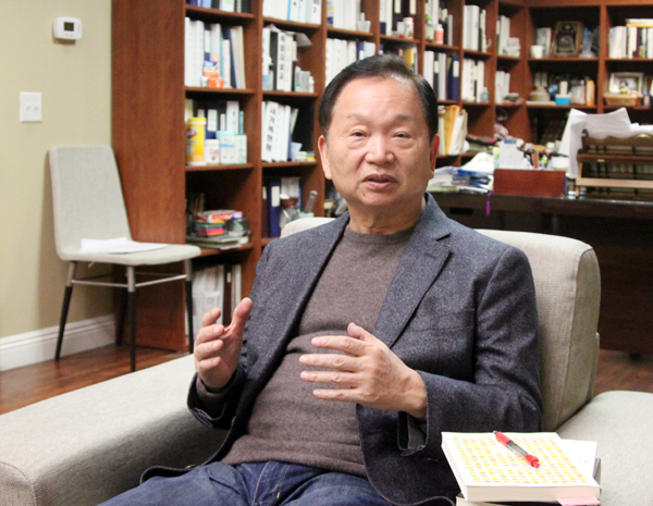 이서 목사가 2018년 OC교협의 사역에 관해 소개하고 있다. 