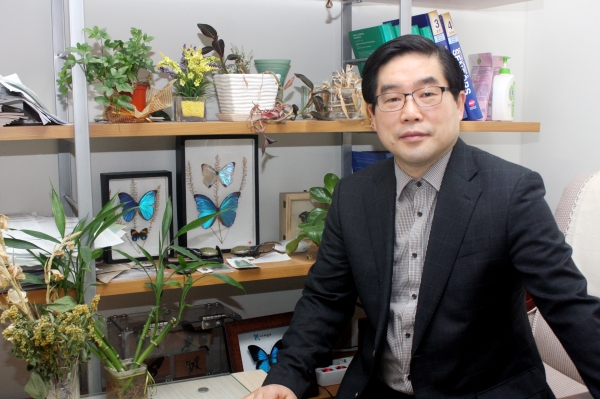 이승엽 교수는 지적설계연구회 회장이면서 개인교인이다. 그러나 지적설계론 자체는 생명의 기원 문제에 있어 지적 존재에 의한 ‘설계’ 가능성을 논증할 뿐, 특정 종교를 지지하지는 않는다고 했다. ⓒ김진영 기자