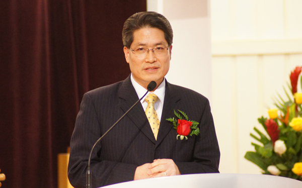 윤명호 목사가 신년사를 전하고 있다.