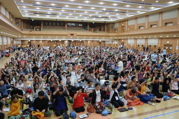 ▲금식성회에서 성도들이 기도하고 있다. ⓒ에스더기도운동 제공