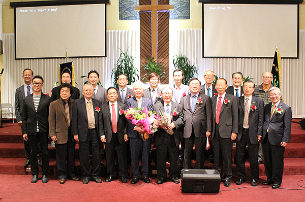 남가주장로협 회장 이취임식에 참석한 지도자들이 기념 촬영했다.