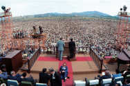 1973년도에 열린 서울 크루세이드 집회의 전경. 여의도에서 총 3일 동안 열린 집회에 약 300만 명이 모였다. ⓒBGEA 제공