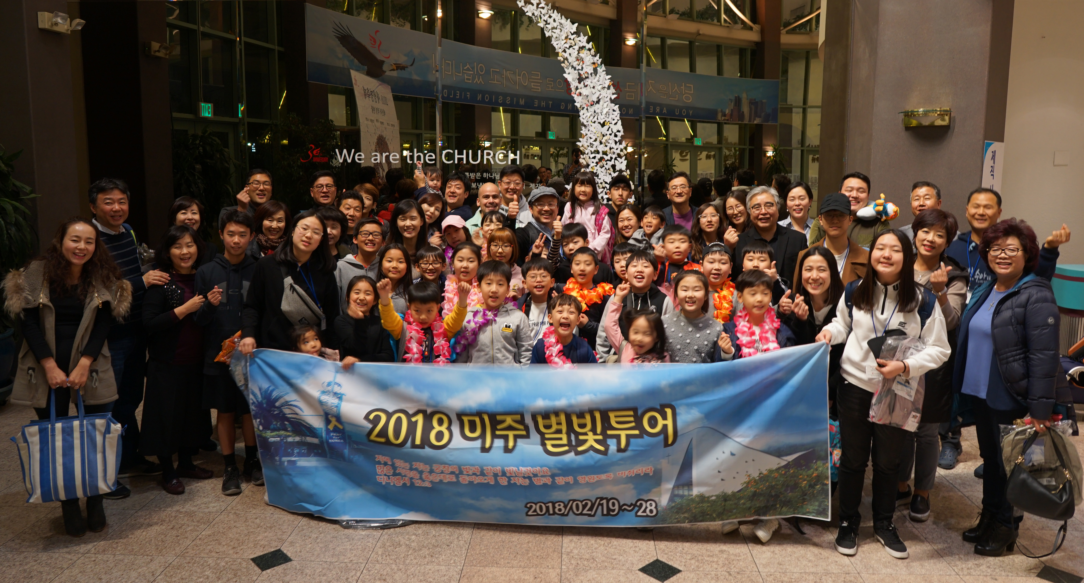 19일 LA에 도착한 직후 남가주사랑의교회에서 열린 환영만찬에 참석한 아이들의 모습.