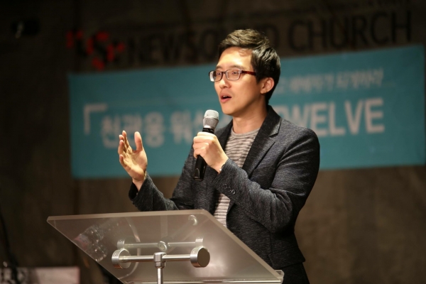 ▲백성훈 목사는 책에서 "시편 기자들의 '찬양할지로다'도 명령어로, '찬양하라'는 하나님의 명령"이라며 "우리가 찬양하는 것은 우리의 선택이 아니다. 해도 되고 안 해도 되어서 선택할 수 있는 것이 아니라, 하나님께서 그분의 백성들에게 명령하신 것임을 기억해야 한다"고 말했다. ⓒEOM 제공