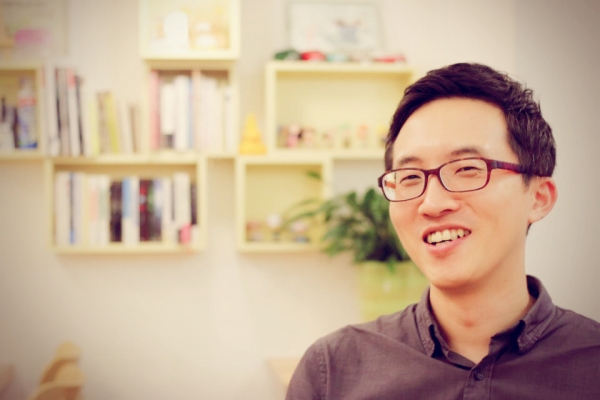 ▲백성훈 목사는 “상위 리더가 하위 팀원과, 또는 하위 팀원이 상위 리더와 소통할 때 소통하는 건강한 방법이 교육돼야 한다. 다시 말해, 서브 리더가 상위 리더에게 가서 어떻게 말을 하고 내 하위 팀원에게 가서 어떻게 말을 해야 할지가 더 중요하게 다뤄져야 한다”며 “팀에서 생기는 대부분의 갈등에는 이 소통 과정에서 문제가 생긴 것”이라고 풀이했다. ⓒEOM 제공