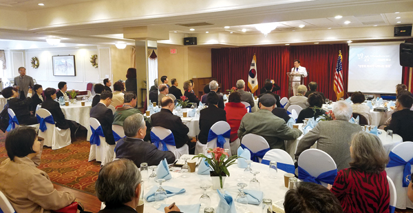 세미나에서 피종진 목사가 메시지를 전하고 있다.