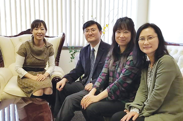 이번 부모학교를 진행하고 있는 섬김이들. 왼쪽부터 김화자 소장, 김경준 교수(월드미션대), 왕은정 상담원, 고혜란 상담원.