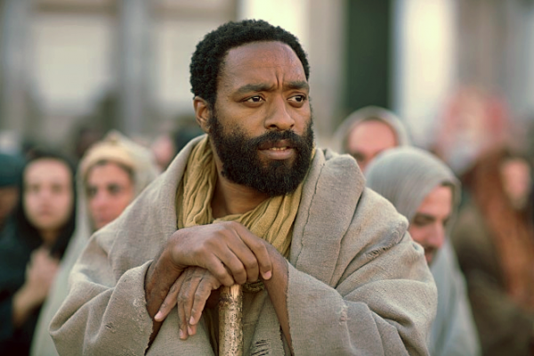 ▲베드로(치웨텔 에지오포). ⓒ영화 <막달라 마리아: 부활의 증인> 스틸 이미지