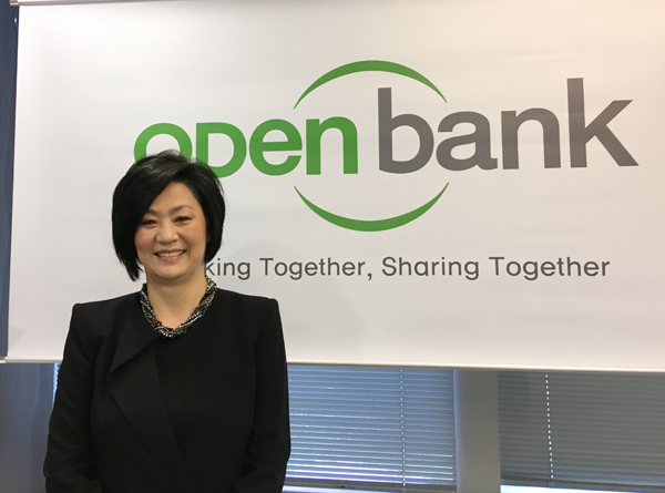 3월 30일 기자회견에서 민 김 행장이 나스닥 상장 소식을 전했다.