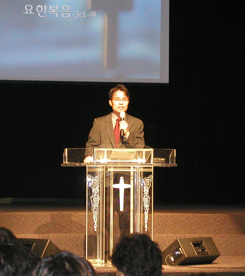 사회를 맡은 아틀란타 밀알선교단장 최재휴 목사