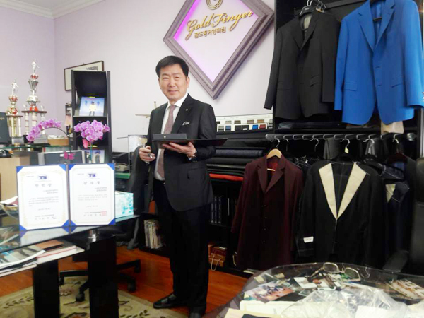 맞춤양복 전문점 골드핑거 사장 김병호 장로