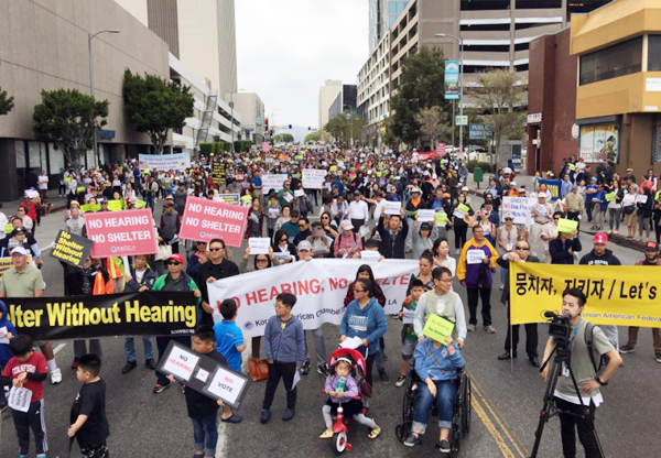 한인타운 노숙자 쉘터를 반대하는 집회 모습