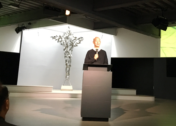 메시지를 전하고 있는 박상현 선교사