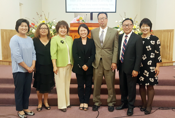 오병순, 정미애, 박금주 권사, 강선구 안수집사 부부, 이동진 담임목사 부부