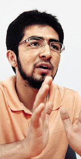 아브라함 헤이크마툴라 나페(22)는 기독학생들보다 오히려 해박한 성경지식을 갖고 있어 그와 대화했던 여럿 학생이 신앙적으로 갈등하고 있는 것으로 알려졌다. ⓒ 조선일보 제공 