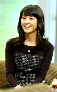 <주몽>과 <굳세어라 금순아>에서 좋은 연기를 보여줬던 한혜진 씨. 한 씨는 어려웠던 가정형편, 악성댓글 등으로 인해 겪게 된 고난을 통해 하나님을 만났다고 간증했다. ⓒCTS 