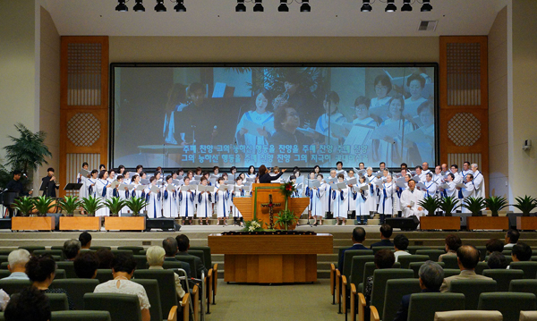 충현선교교회가 지난 12일 주일에 창립 33주년을 맞이했다. ⓒ충현선교교회