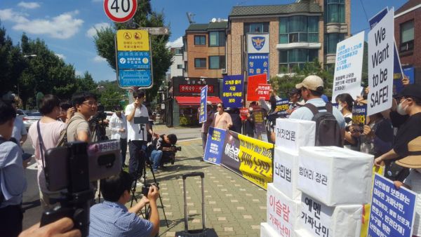 ▲청와대 앞에서 기자회견이 열리고 있다. ⓒ연대 제공