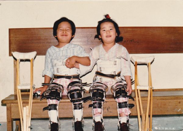 ▲치료중인 유한승 목사(왼쪽).