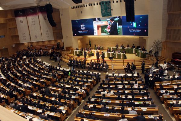 ▲예장 합동 제103회 총회가 대구 반야월교회에서 열리던 모습.