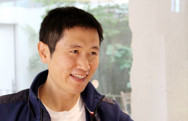 이영표 KBS 축구 해설위원의 에세이집 「말하지 않아야 할 때: 이영표의 말」에 나오는 소위 '무통주사' 관련 내용이 논란이라고 한다.