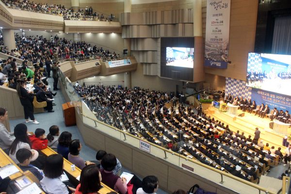 ▲새에덴교회 설립 30주년 감사예배가 진행되고 있다. ⓒ김진영 기자