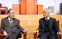 김명혁 목사와 이상규 박사(왼쪽부터)가 대화를 나누고 있다. ⓒ이대웅 기자