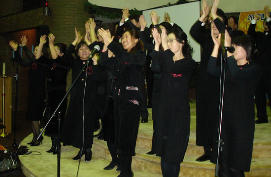 기감 뉴욕지방 20여개교회가 함께한 추수감사 찬양축제가 지난 18일(주일) 뉴욕제일교회서 펼쳐졌다.