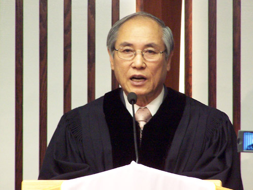 설교하는 김정국 목사.