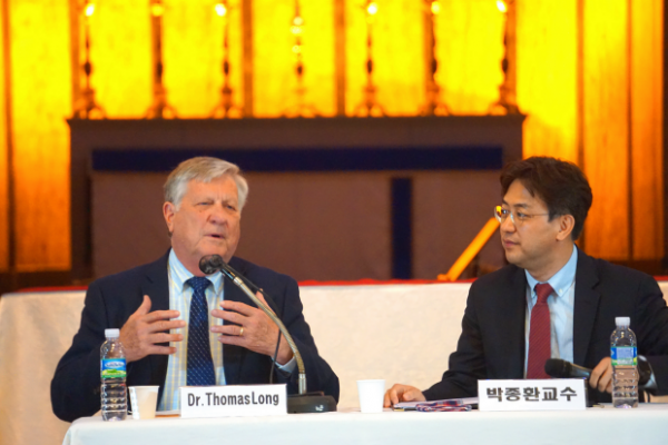 토마스 롱 교수