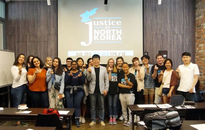 ‘북한정의주간’에 참여한 북한정의연대와 국제자원봉사자들. 