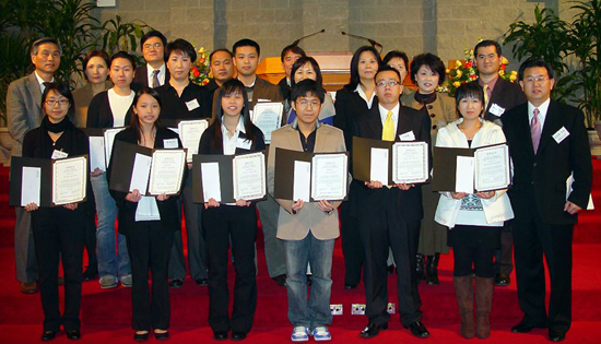 Life Line Mission은 지난 25일(주일) 9명의 학생들에게 선교장학금을 전달했다. ⓒLife Line Mission 