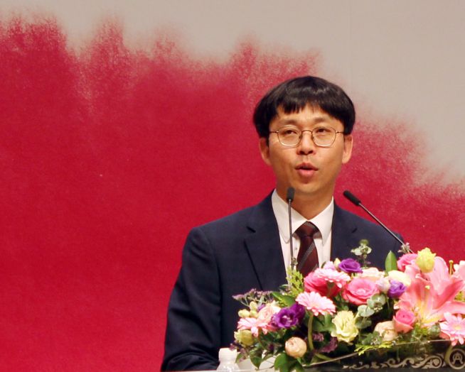 이정현 목사는 “교회에서 설문조사한 결과, 76%의 학생들이 ‘믿음이 자기 신앙생활에 매우 중요하고, 그것이 자신이 교회에 출석하는 이유’라고 답했다”고 소개했다. ⓒ이대웅 기자