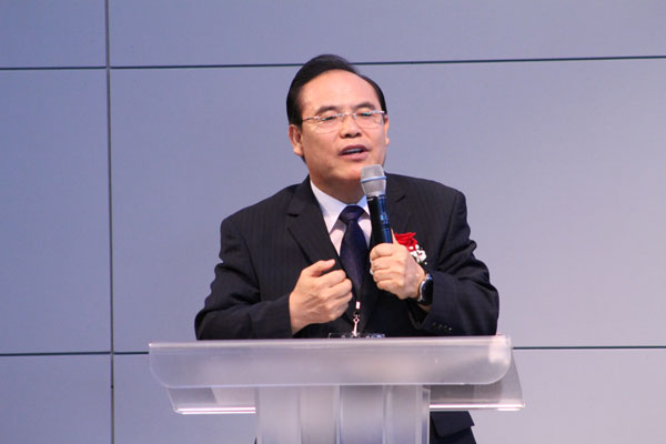 은혜한인교회에서 거행된 6.25 한국전쟁 69주년 상기예배 및 연합 기념행사에서 설교하는 한기홍 목사