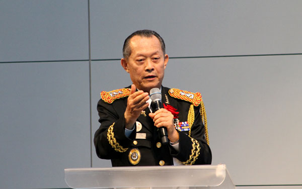'6.25 한국전쟁 69주년 상기 예배 및 기념행사'에서 굳건한 한미동맹과 한국의 안보를 위해 기도하는 최학량 목사