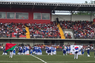 파나마시티 경기장에서 진행된 축구선교 행사에서 다양한 퍼포먼스가 진행되고 있다.