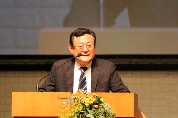 남가주 기독교회협의회 7월 순회 헌신예배에서 설교하는 민종기 목사