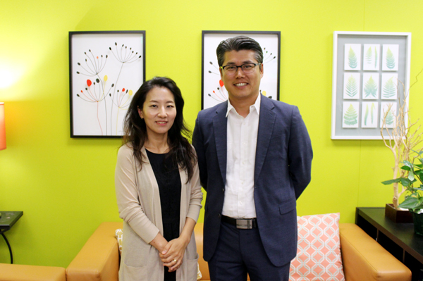 오명찬 목사는 고은영 사모와 함께 슬하에 1녀 1남의 단란한 믿음의 가정을 꾸리고 있다.